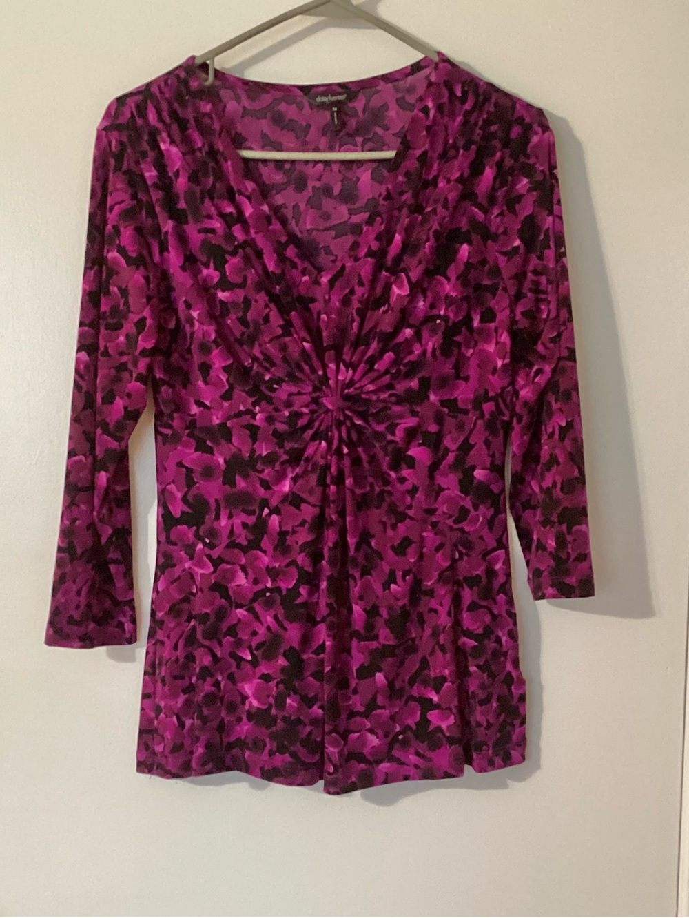 Women’s Size Medium DAISY FUENTES Fuchsia Knot-Front Long Sleeve Top